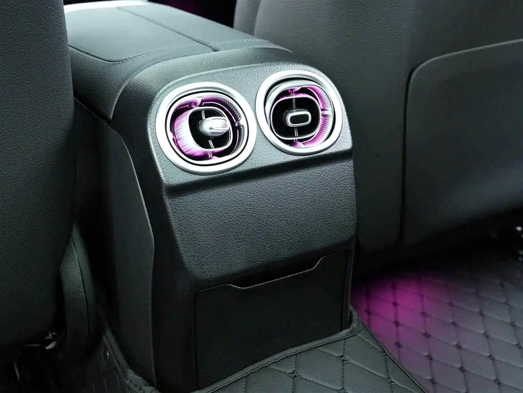 Mercedes-Benz C-Class 2025 — фото 15