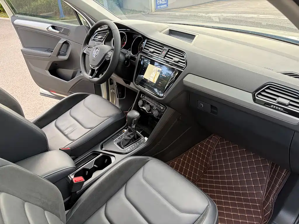 Volkswagen Tiguan L 2020 — фото 12
