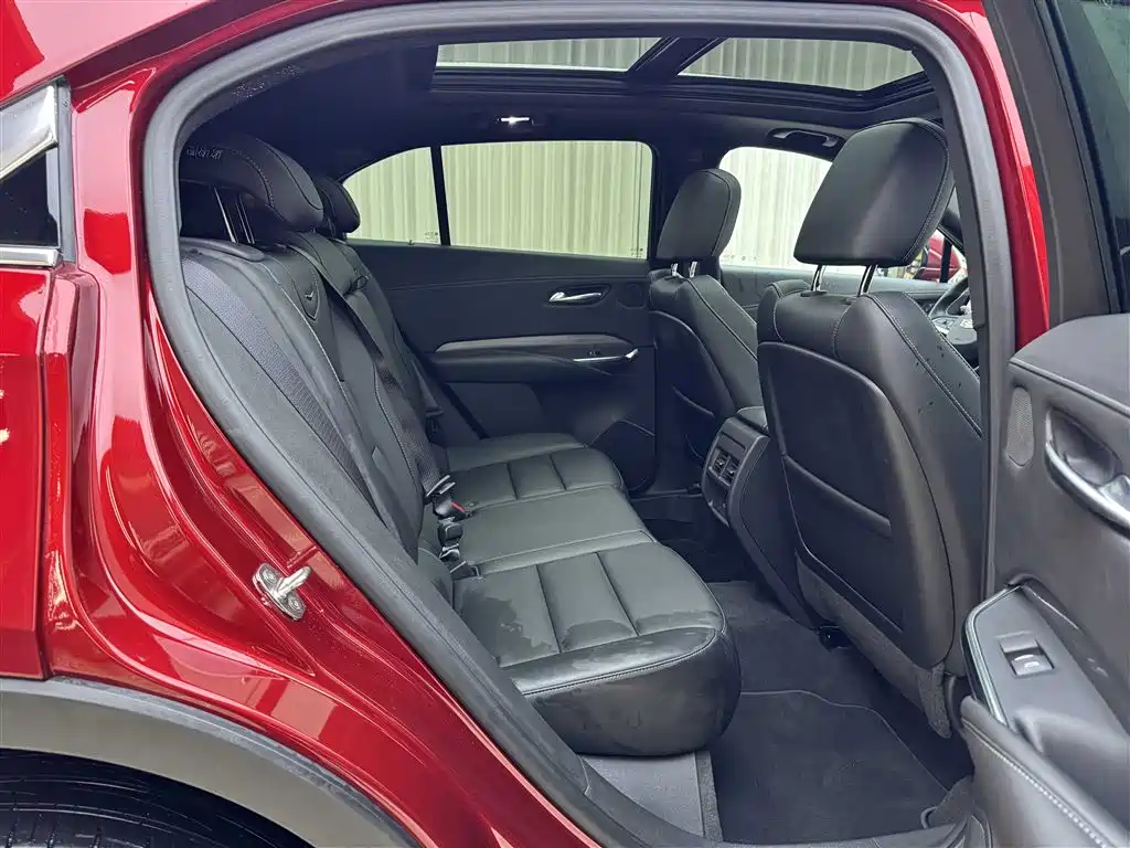 Cadillac XT4 2025 — фото 12