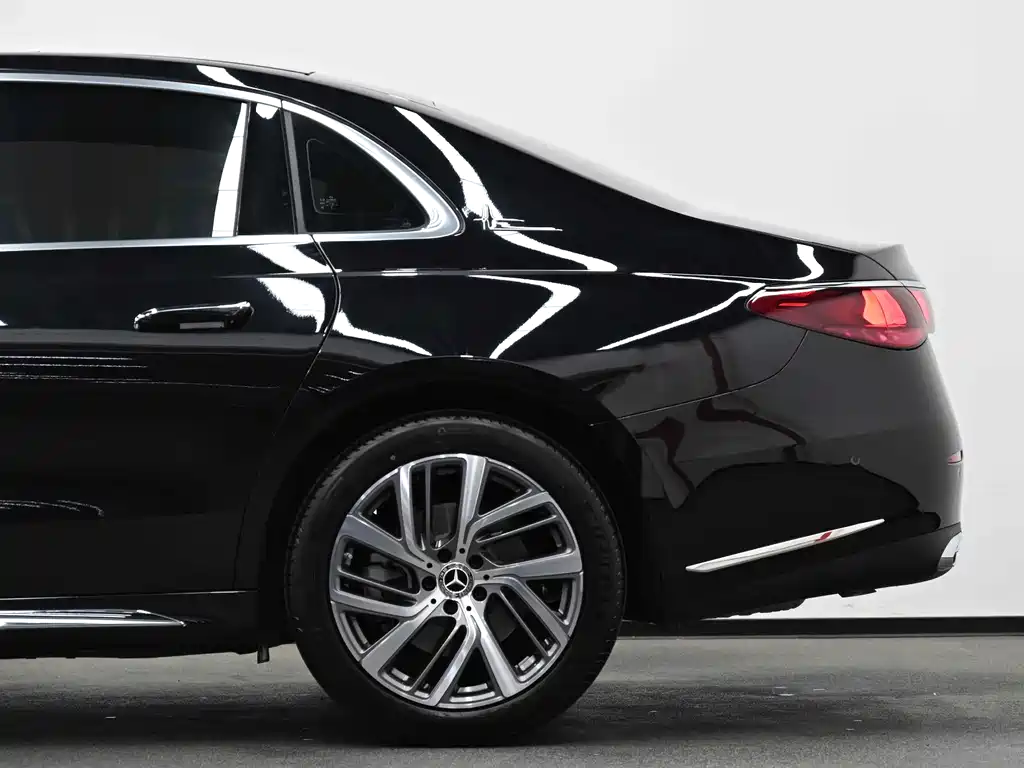 Mercedes-Benz E-Class 2025 — фото 19