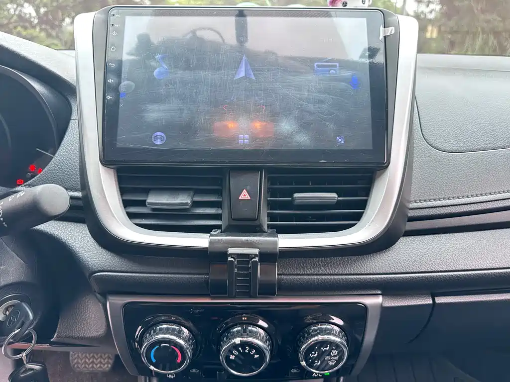 Toyota Yaris L 2019 — фото 13