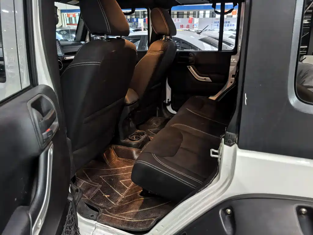 Jeep Wrangler 2015 — фото 6