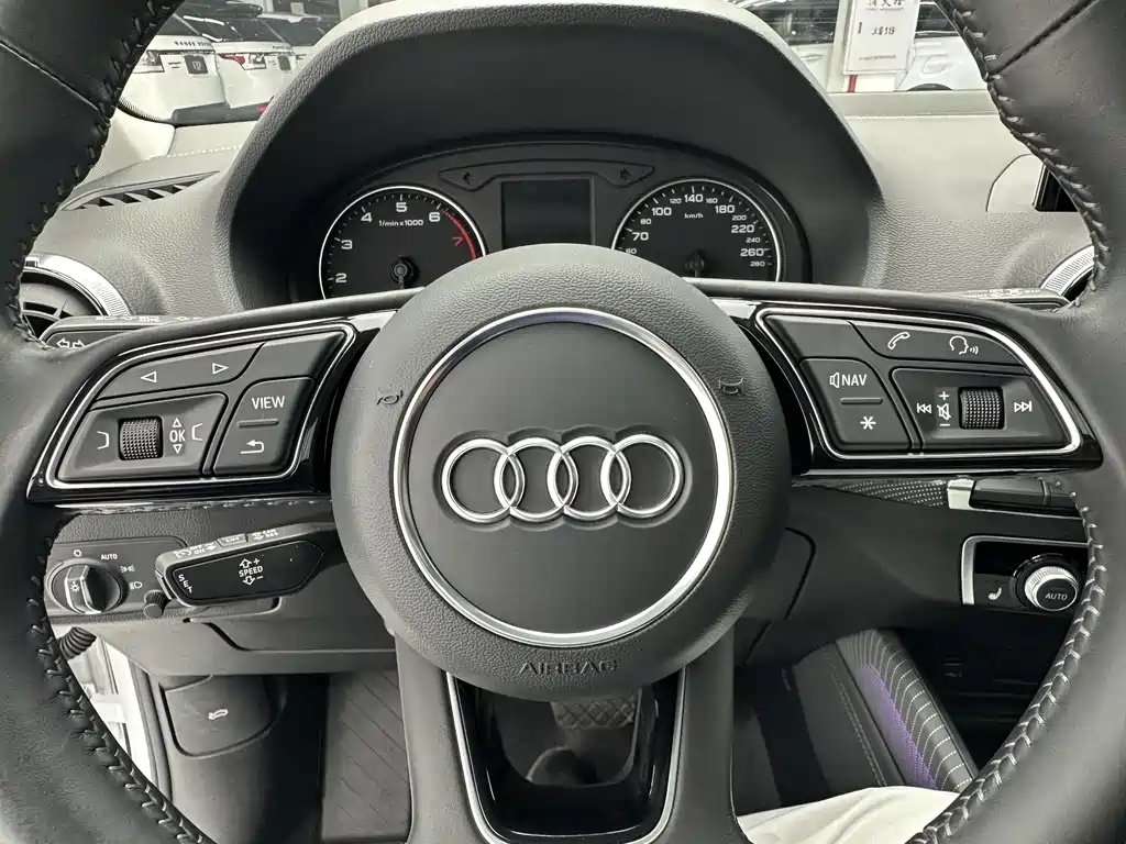 Audi Q2L 2022 — фото 14