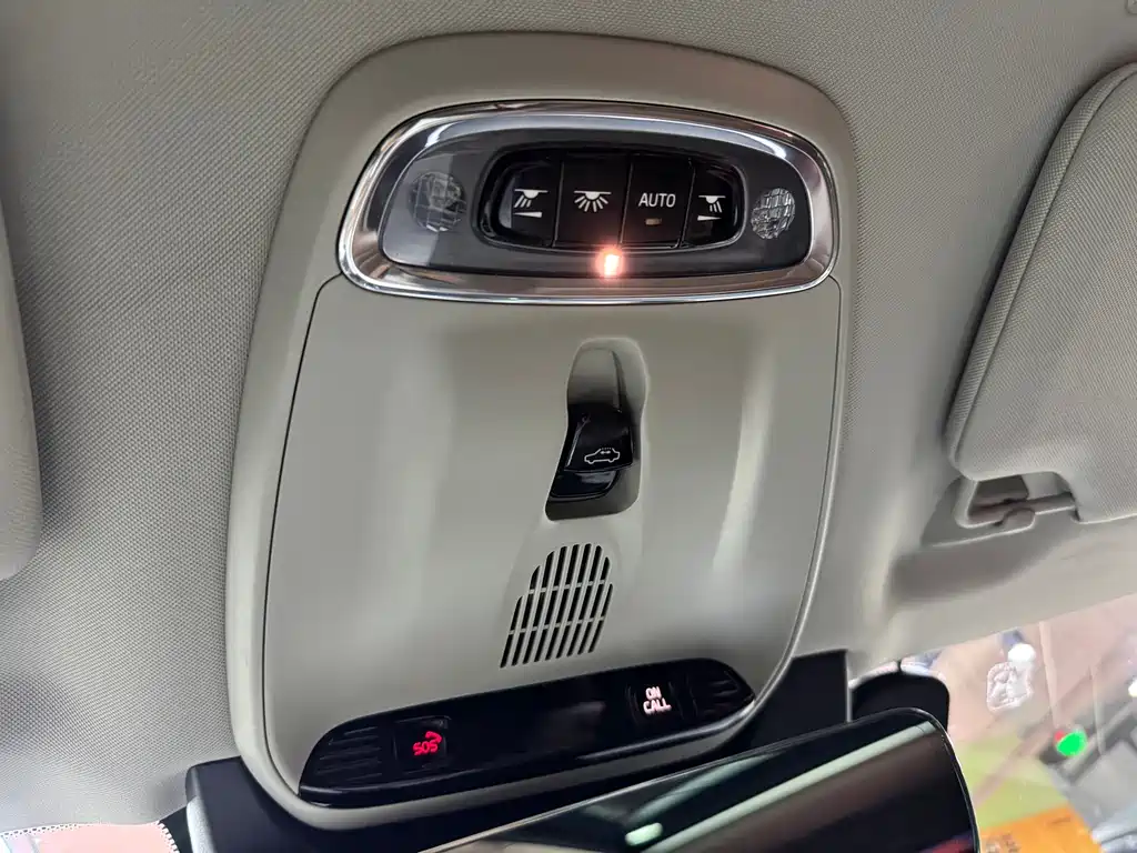Volvo XC90 2019 — фото 28