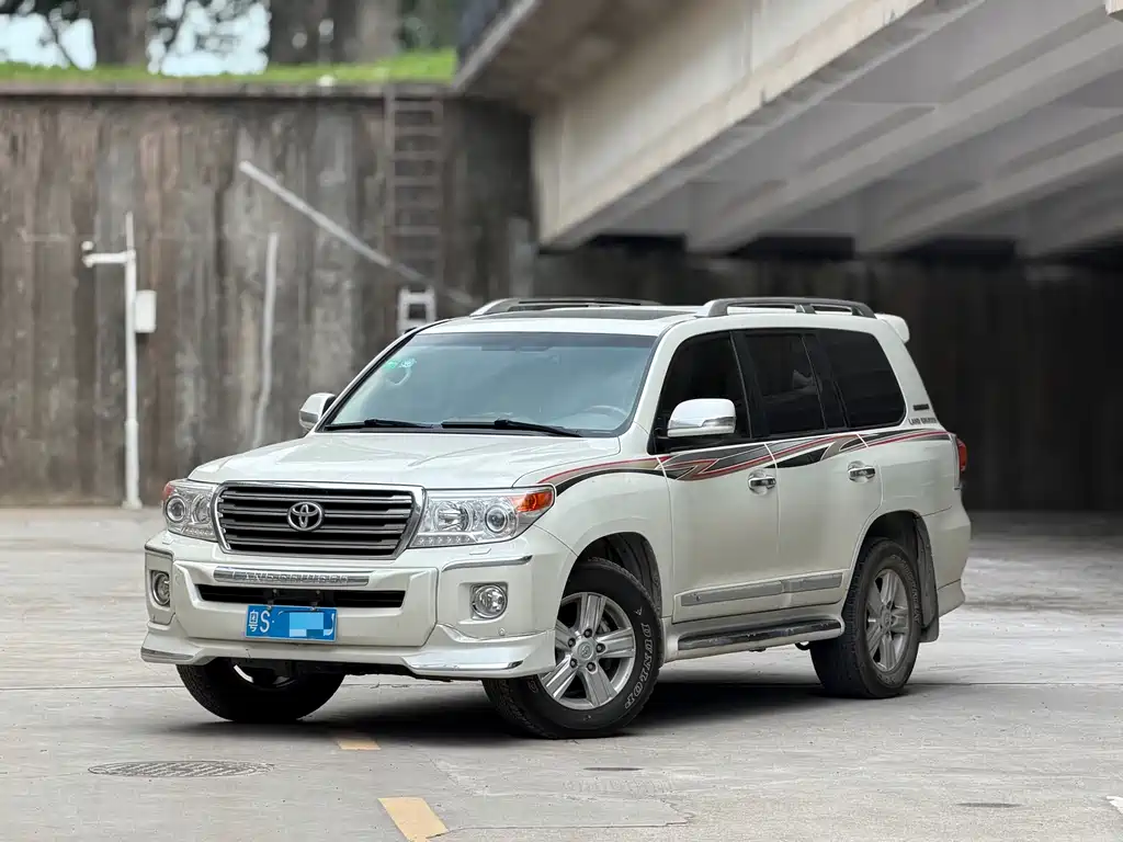 Toyota Land Cruiser 2015 — фото 1