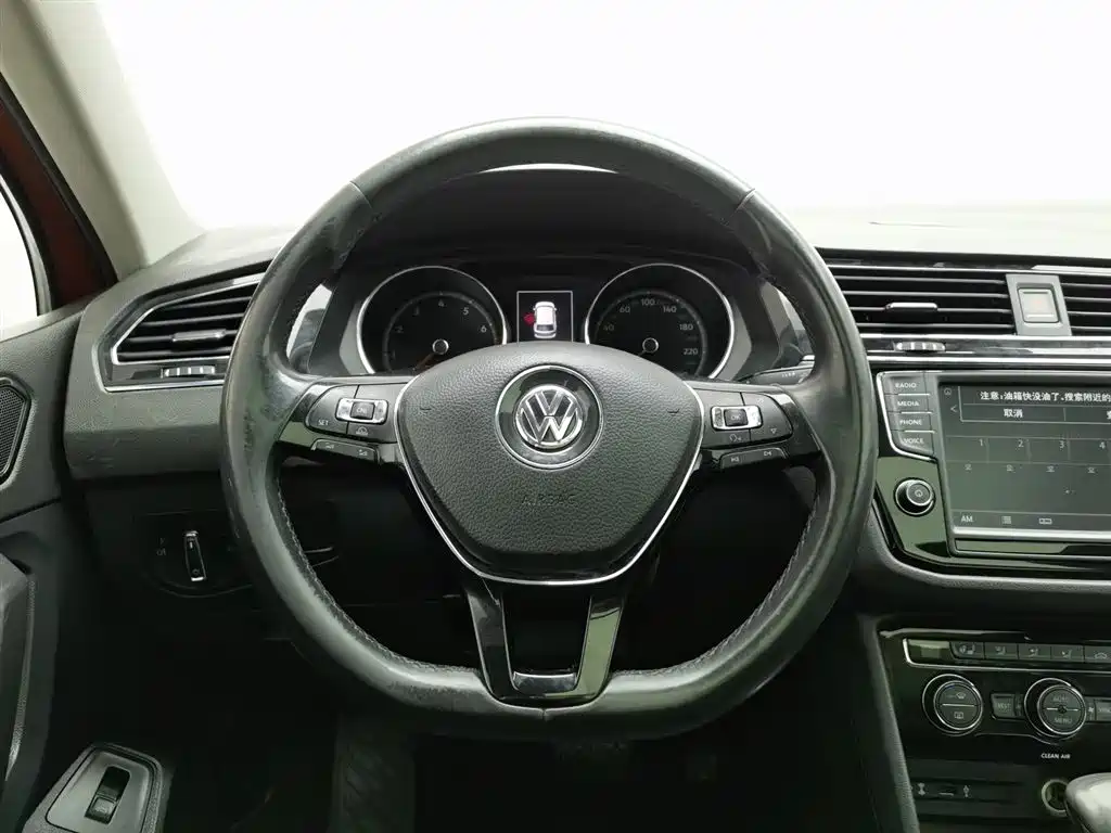 Volkswagen Tiguan L 2020 — фото 11