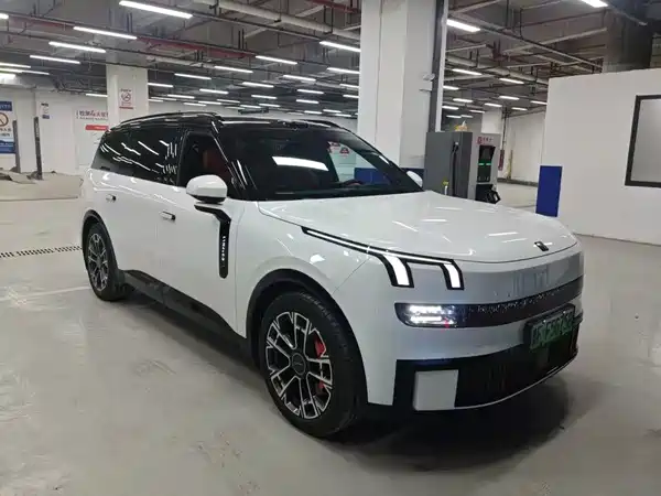 Lynk & Co 900 2025