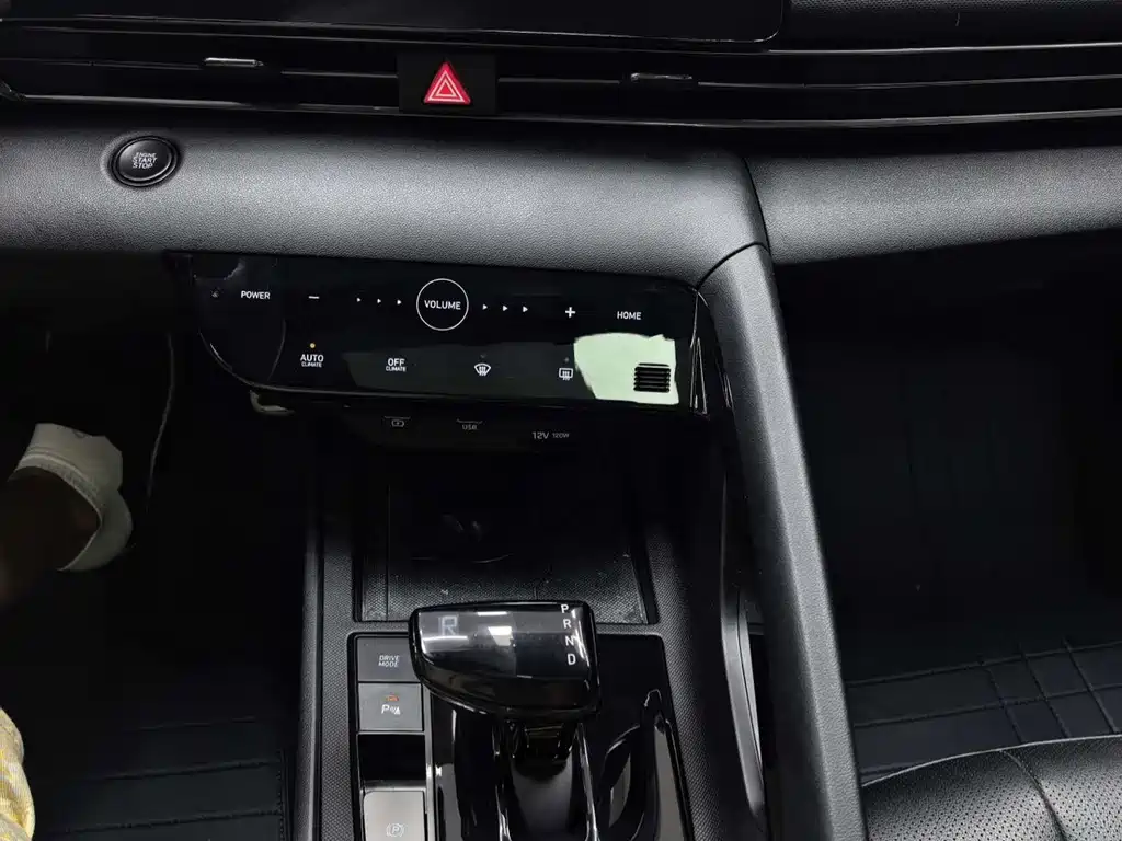 Hyundai Elantra 2022 — фото 11