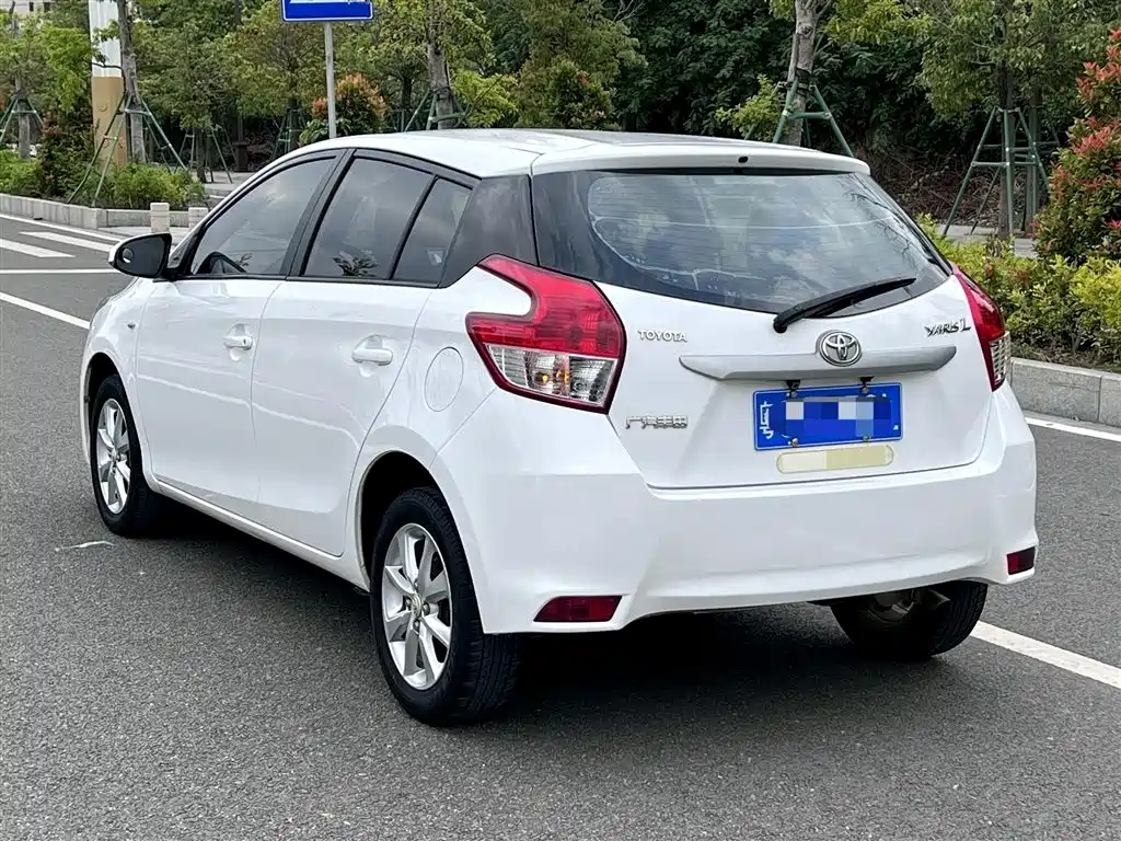Toyota Yaris L 2016 — фото 8