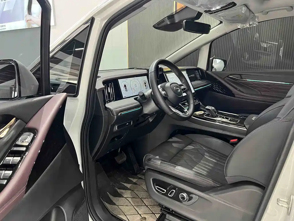 GAC Motor Trumpchi M8 2025 — фото 12