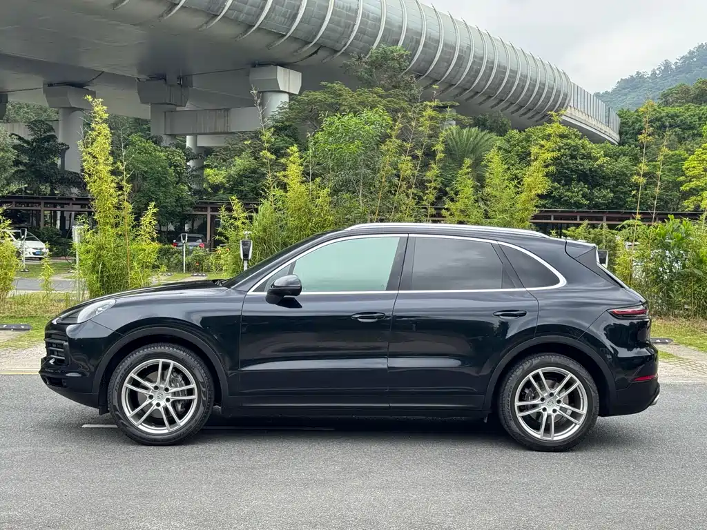 Porsche Cayenne 2018 — фото 17