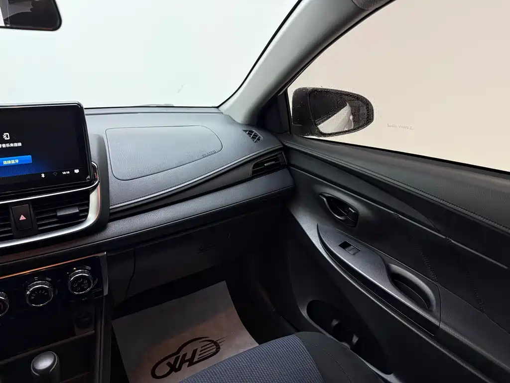 Toyota Yaris L 2020 — фото 11