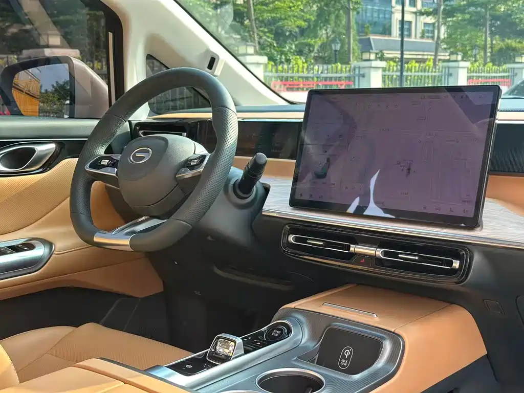 GAC Motor E8 PHEV 2025 — фото 28