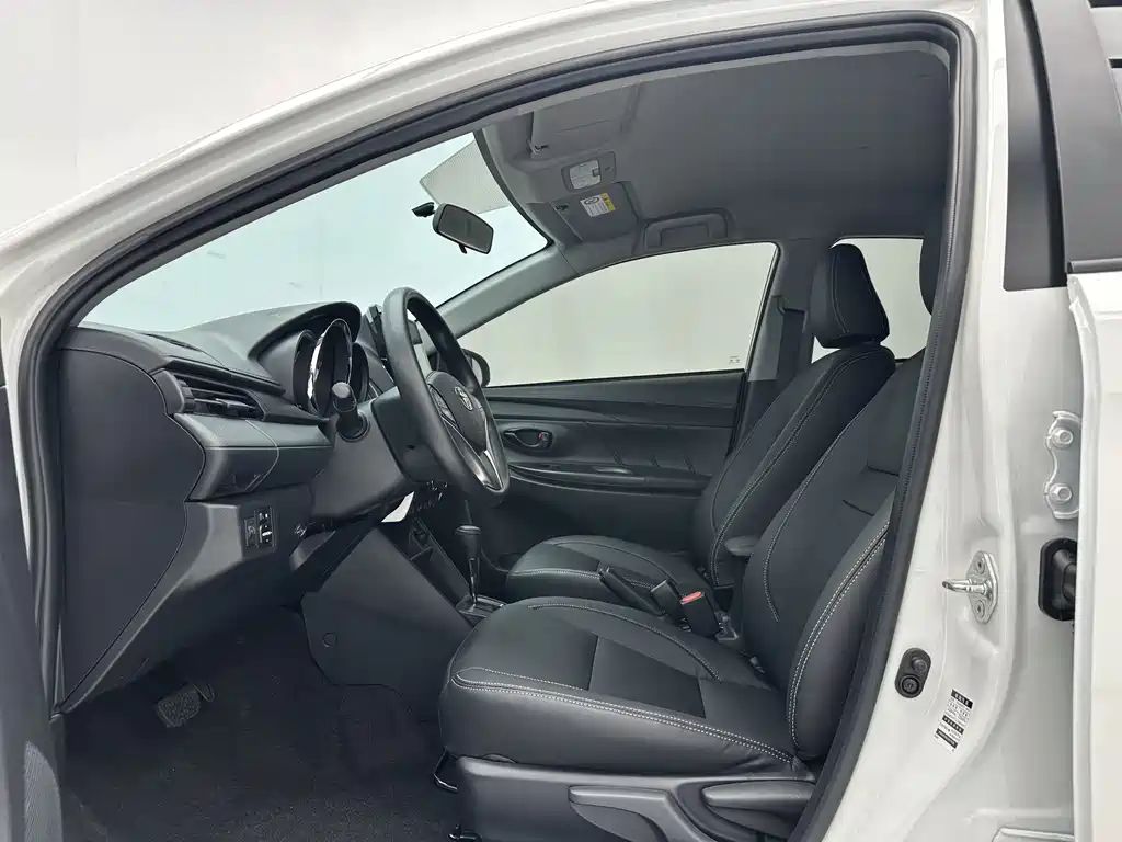 Toyota Yaris L 2022 — фото 5