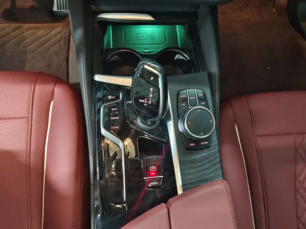 BMW 5 Series 2023 — фото 10
