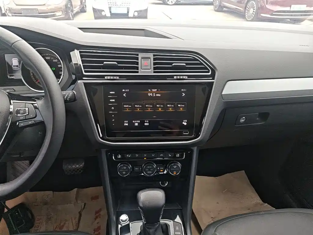 Volkswagen Tiguan L 2020 — фото 13