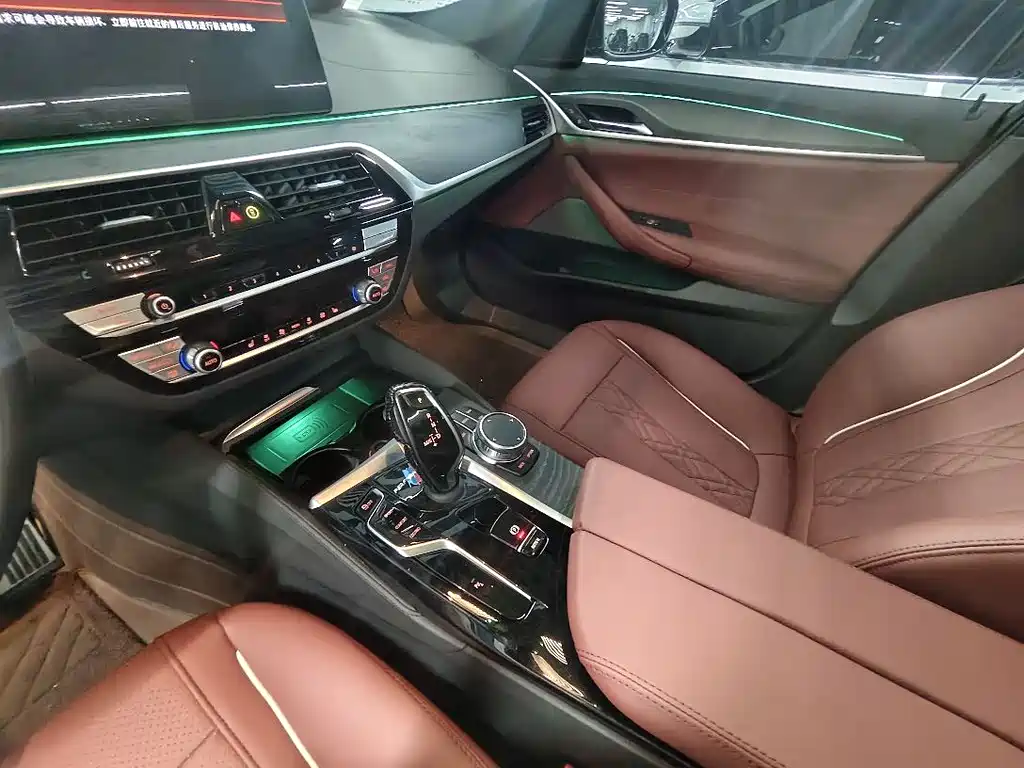 BMW 5 Series 2023 — фото 11