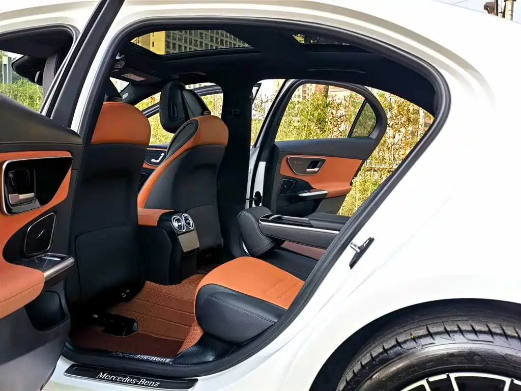Mercedes-Benz C-Class 2023 — фото 10