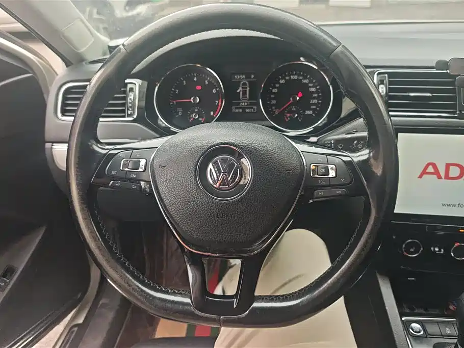 Volkswagen Sagitar 2017 — фото 15