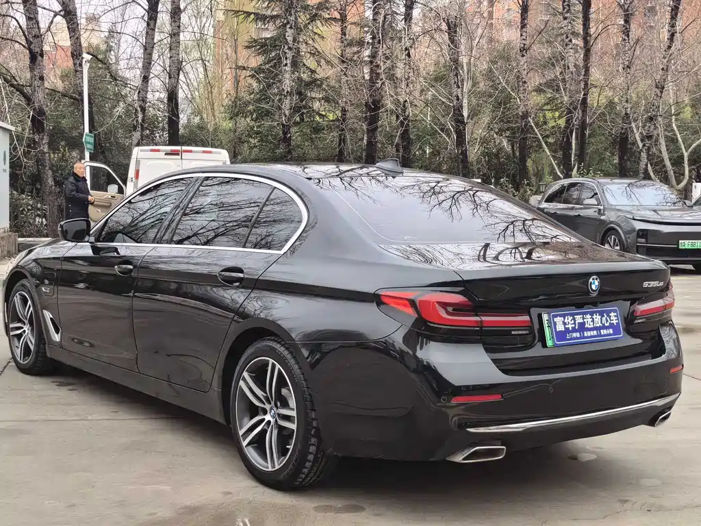 BMW 5 Series New Energy 2023 — фото 18