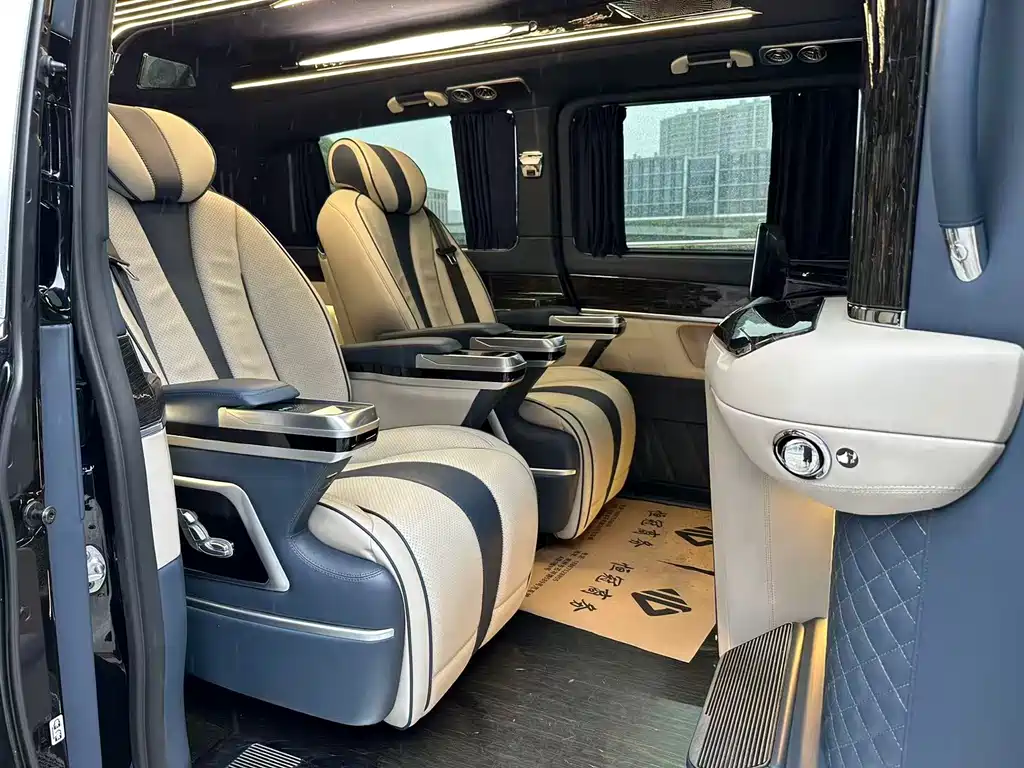 Mercedes-Benz V-Class 2022 — фото 11