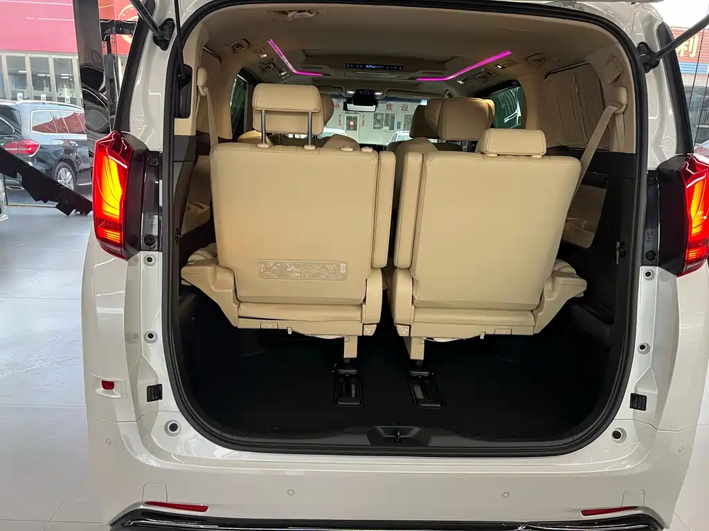 Toyota Alphard 2021 — фото 17