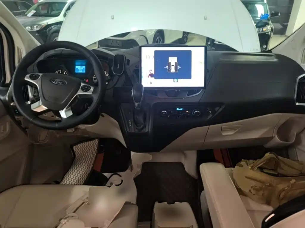 Ford Tourneo 2017 — фото 10