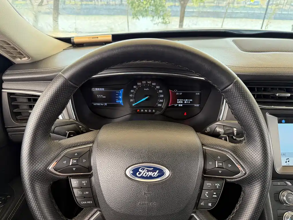 Ford Taurus 2017 — фото 14