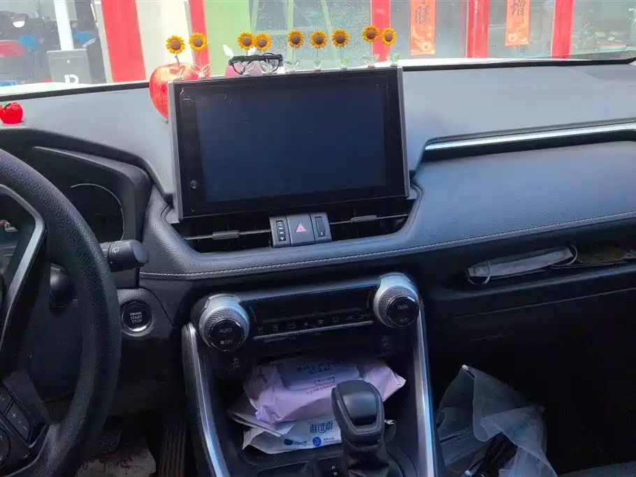Toyota RAV4 2022 — фото 13