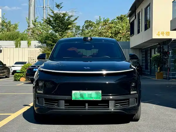 Li Auto L8 2025
