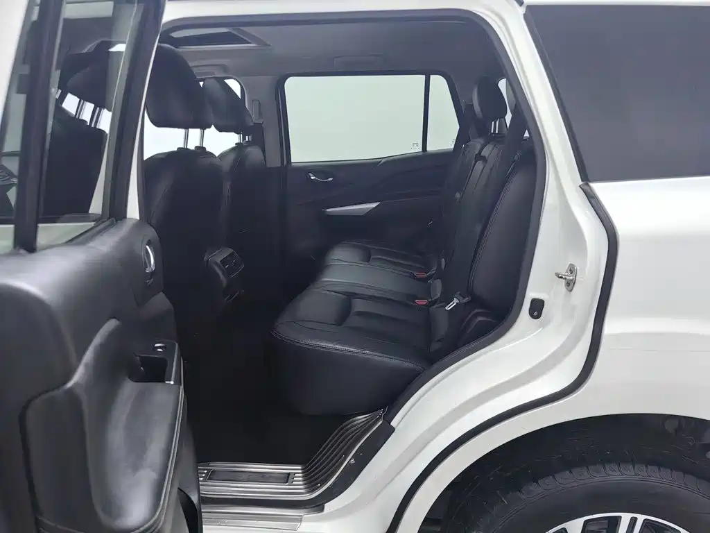 Nissan Terra 2018 — фото 15