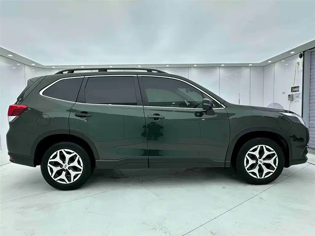 Subaru Forester 2022 — фото 9