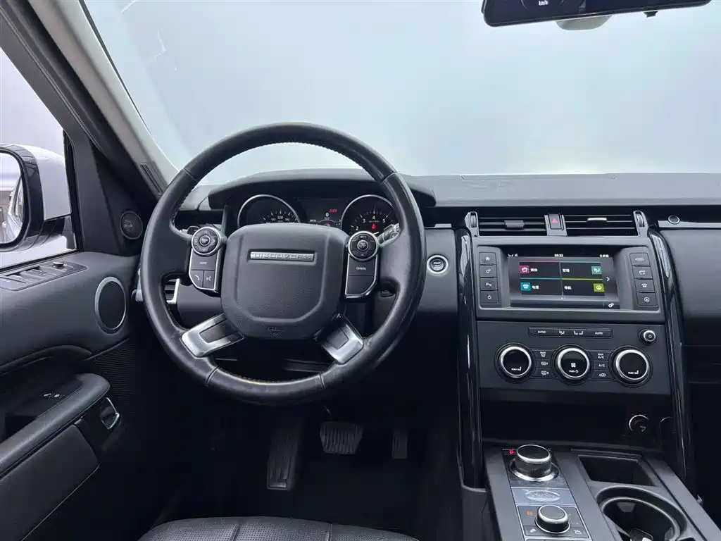 Land Rover Discovery 2018 — фото 32