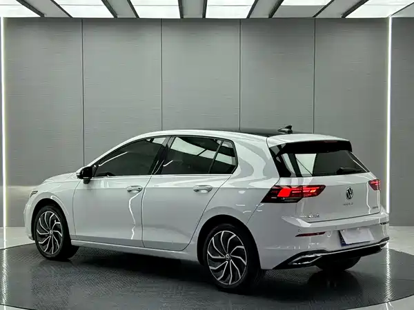 Volkswagen Golf 2021