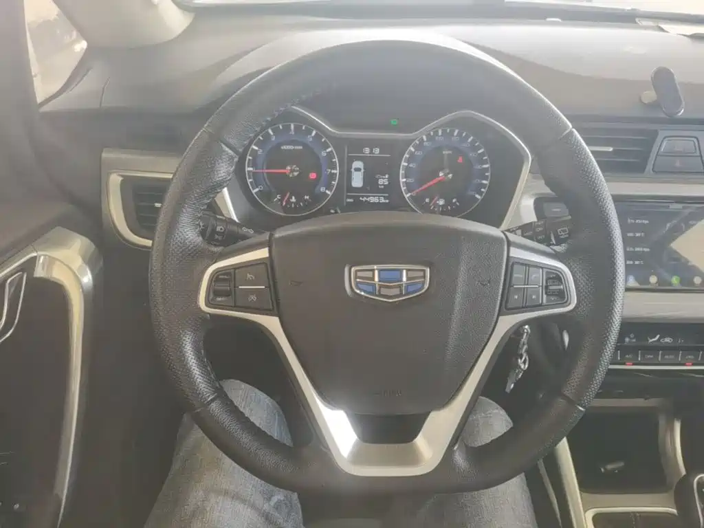 Geely Vision X3 2019 — фото 11