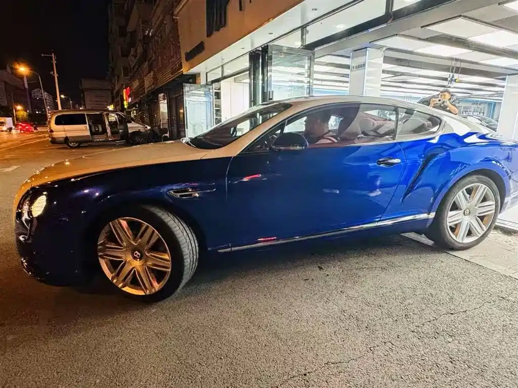 Bentley Continental 2018 — фото 12