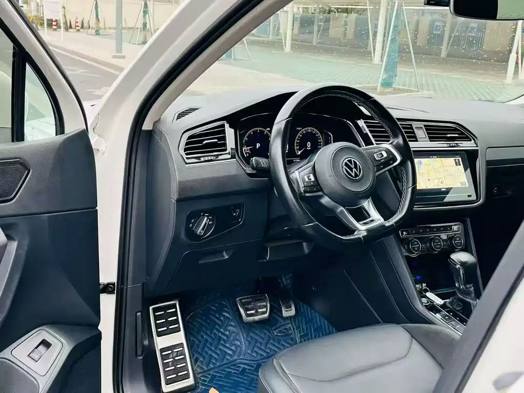 Volkswagen Tiguan L 2021 — фото 10