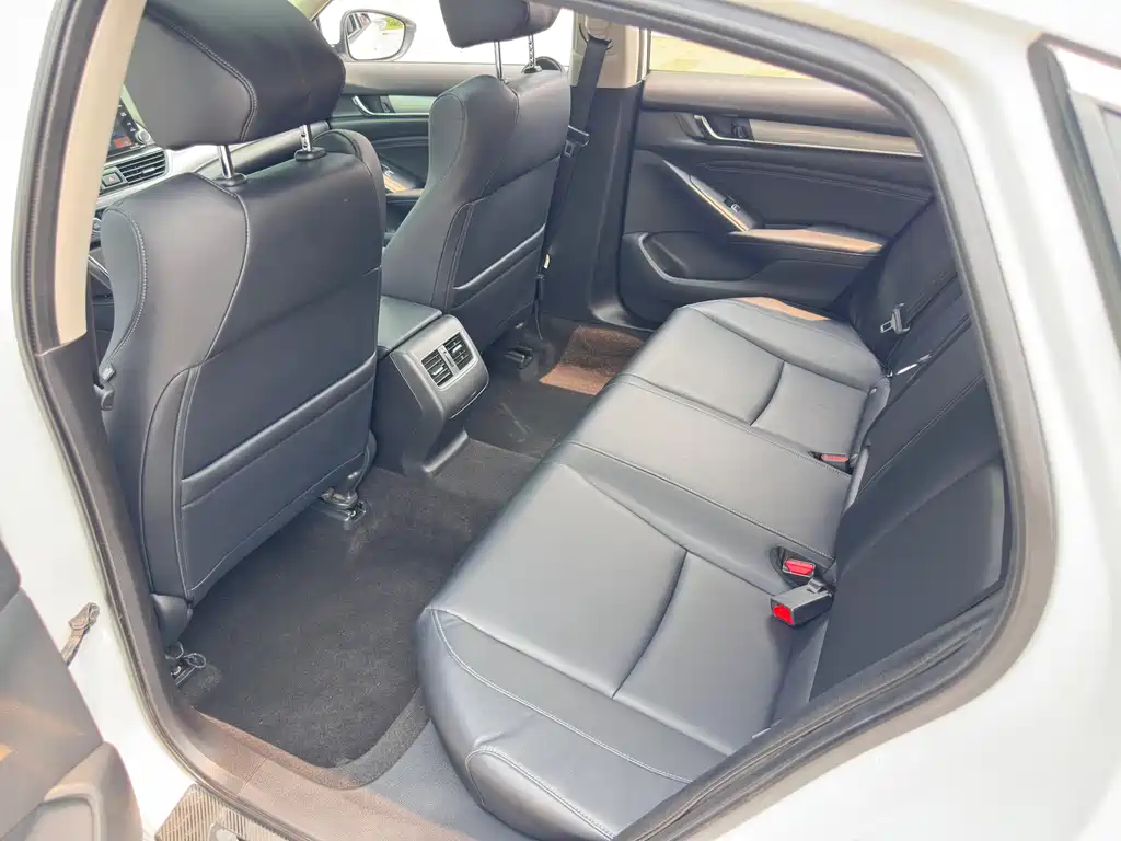 Honda Accord 2018 — фото 10