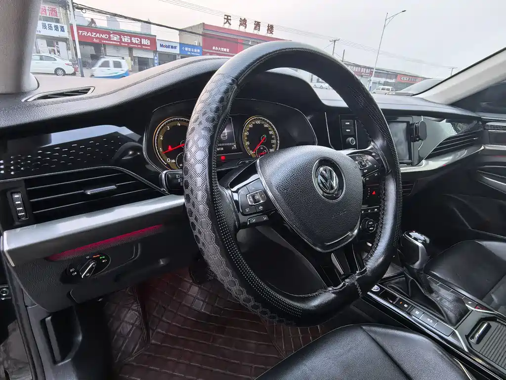 Volkswagen Passat 2019 — фото 12