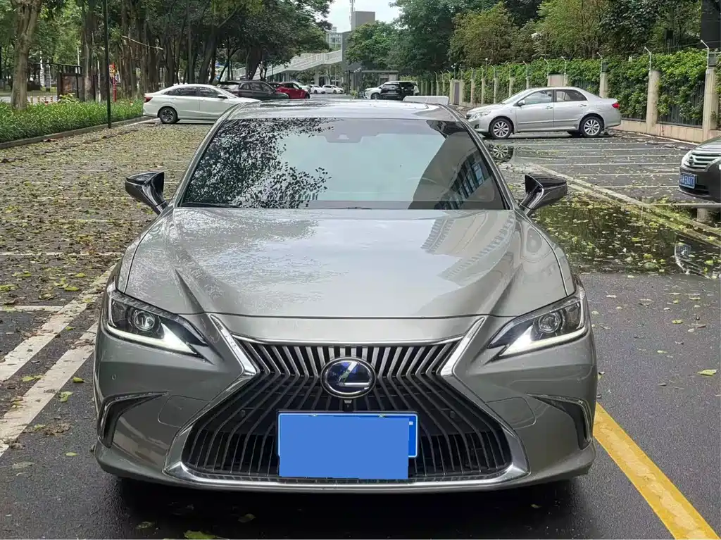 Lexus ES 2021 — фото 1
