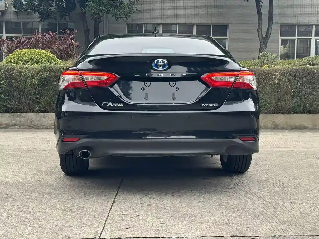 Toyota Camry 2022 — фото 7