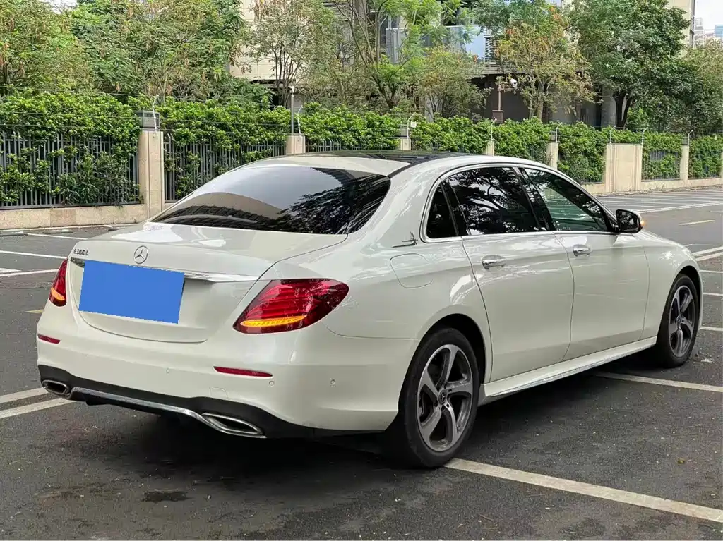 Mercedes-Benz E-Class 2018 — фото 11