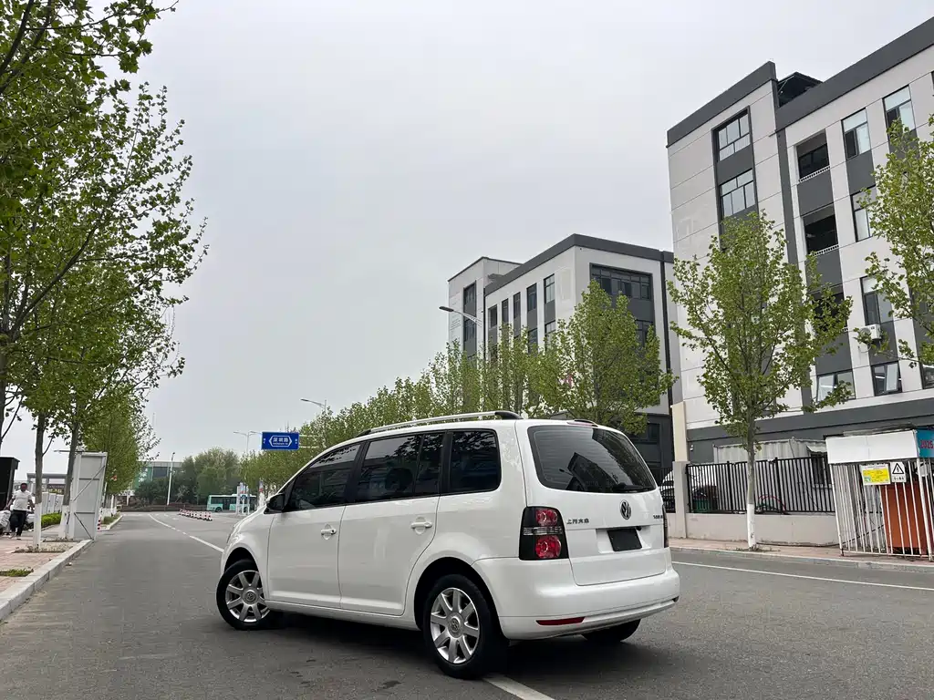 Volkswagen Touran 2018 — фото 19