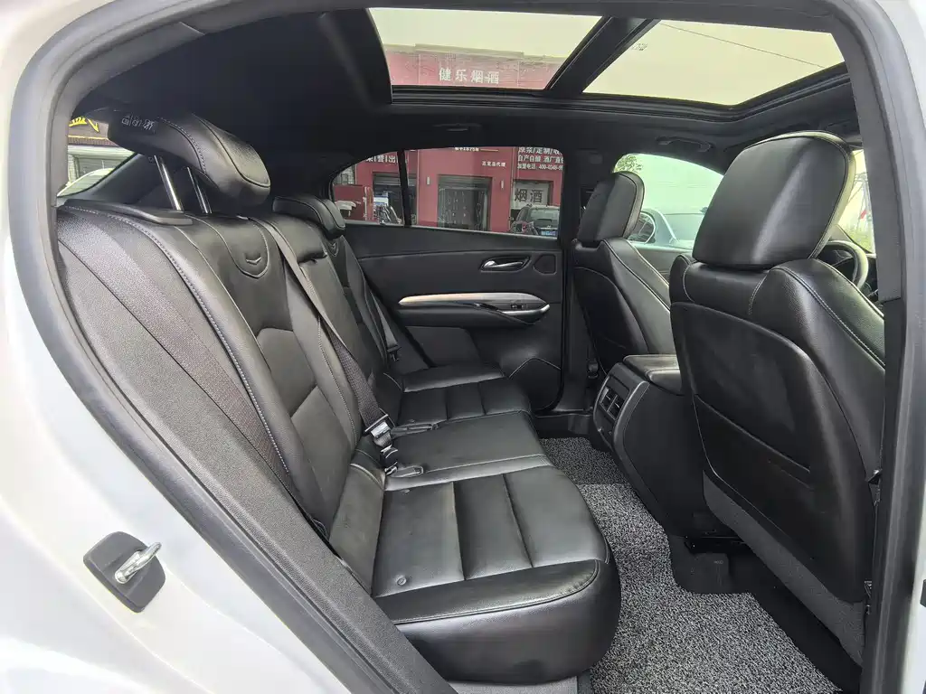 Cadillac XT4 2020 — фото 12