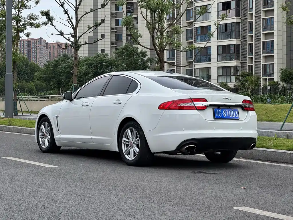 Jaguar XF 2014 — фото 15