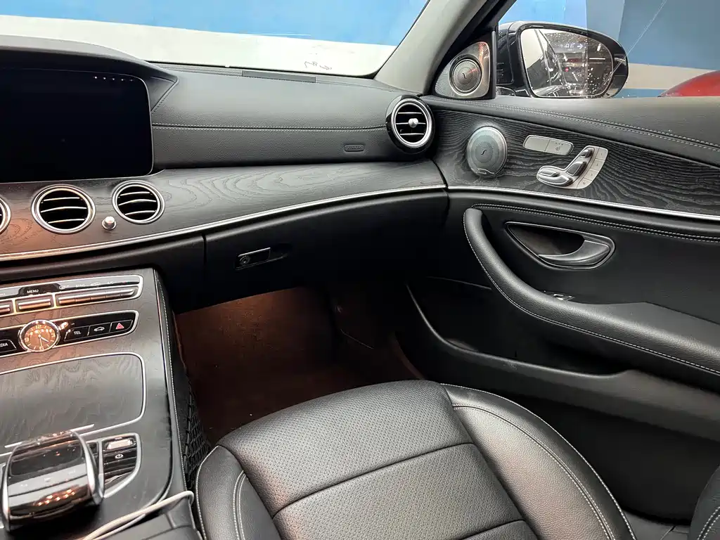 Mercedes-Benz E-Class 2018 — фото 16
