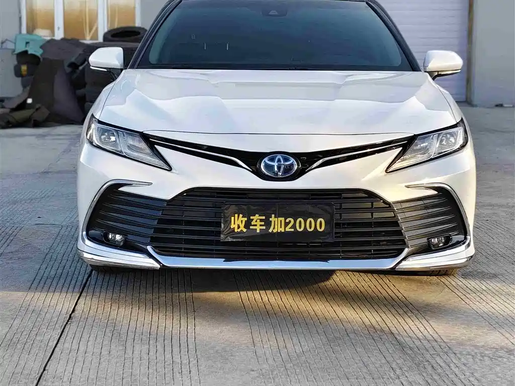 Toyota Camry 2024 — фото 2
