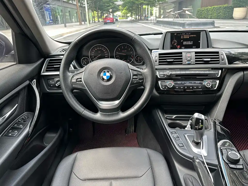 BMW 3 Series 2017 — фото 15