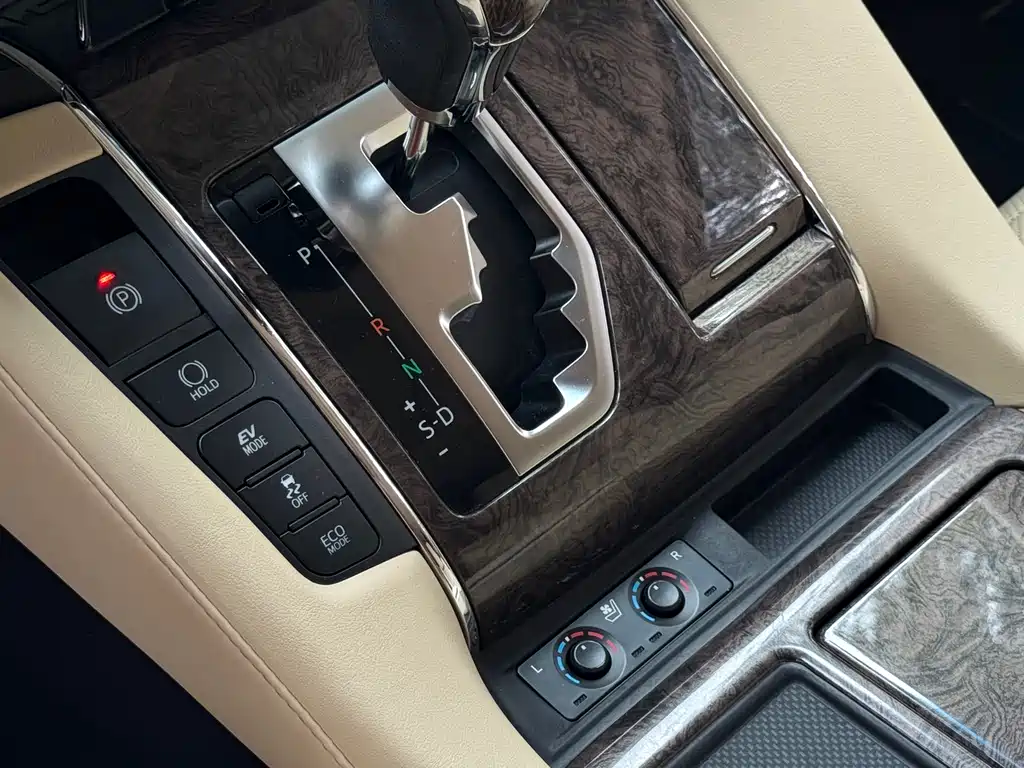 Toyota Vellfire 2021 — фото 11