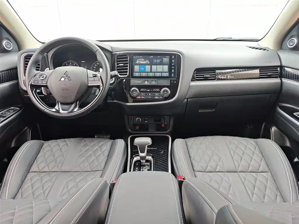 Mitsubishi Outlander 2022 — фото 9